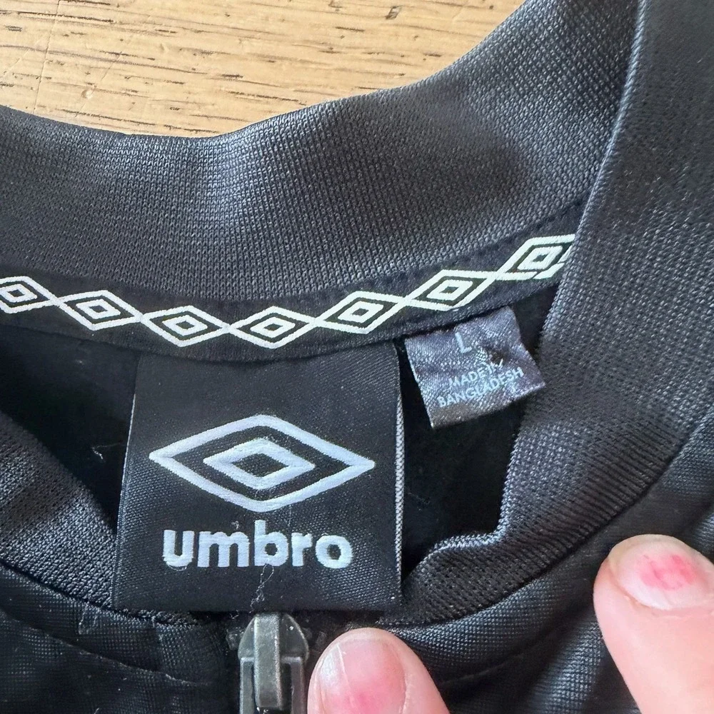 Umbro Boys‎ Black Full Zip Track Jacket Diamond Logo Sleeve L 14/16 NEW (624)